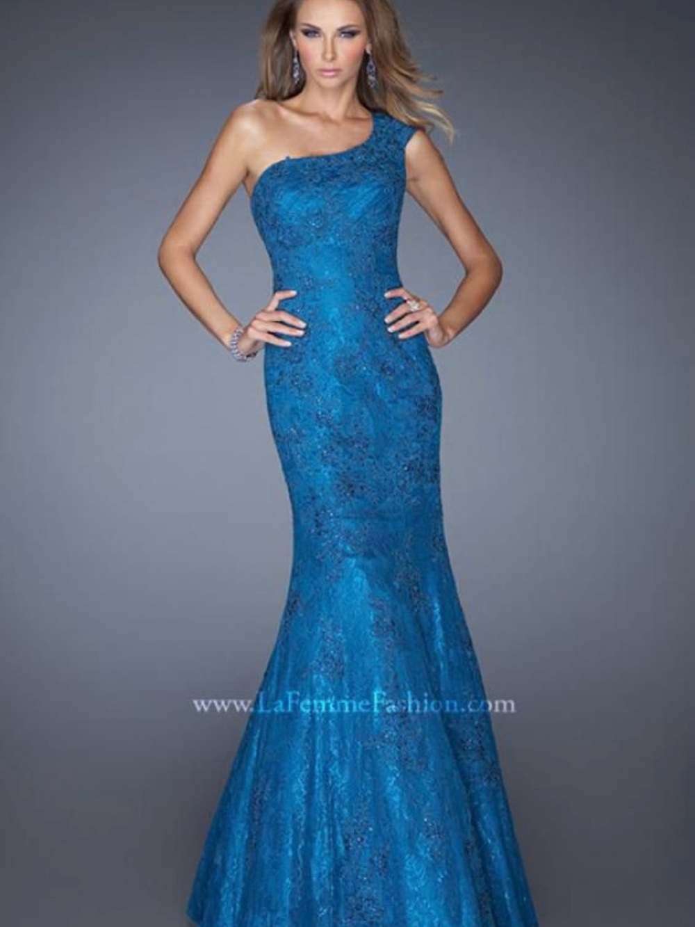 La Femme One Shoulder Lace Mermaid  Gown (Size 2)